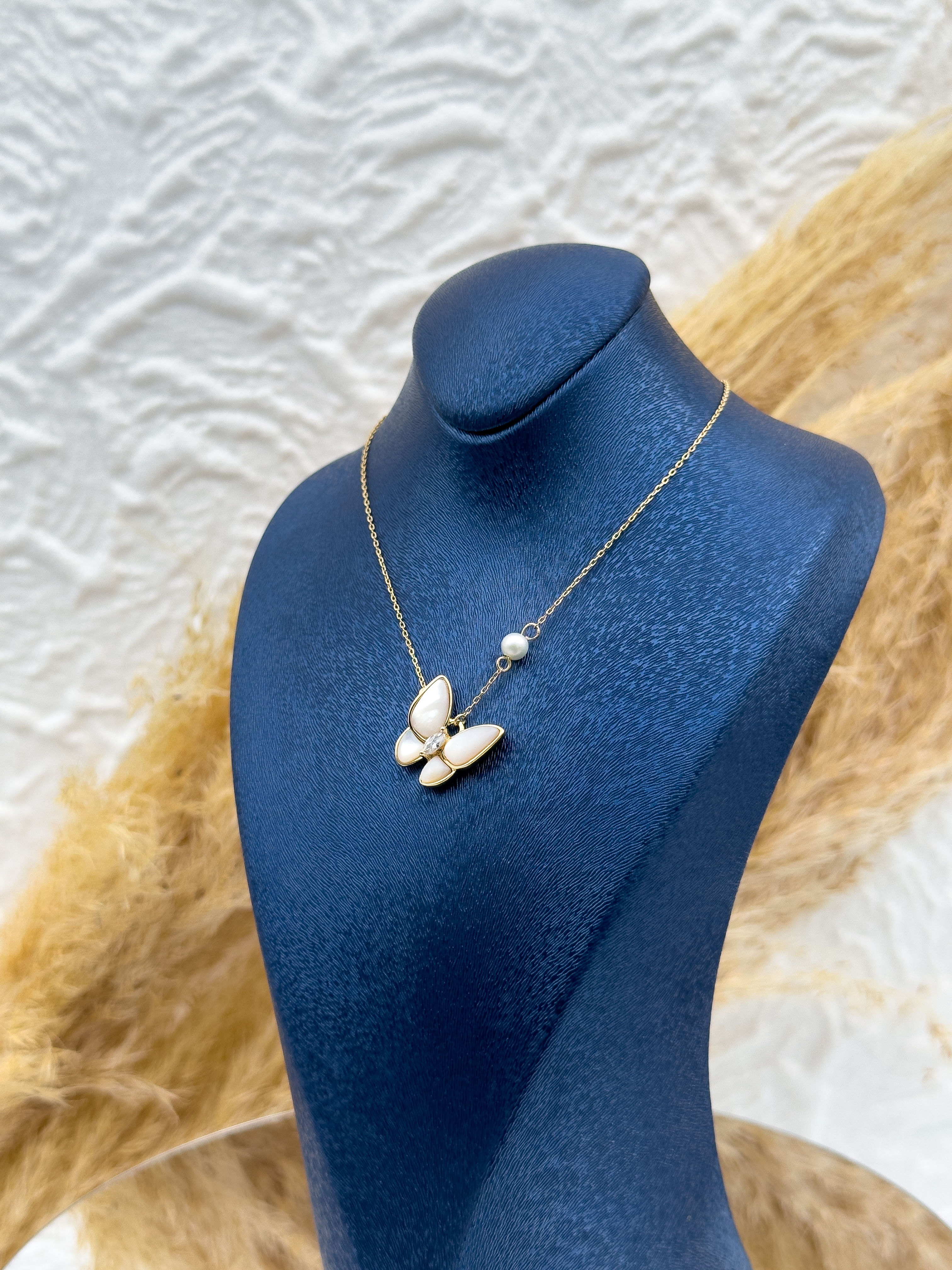 925 Ayar Gümüş Gold Renk Sedefli Kelebek Kadın Kolye – İnci Detaylı Özel Tasarım